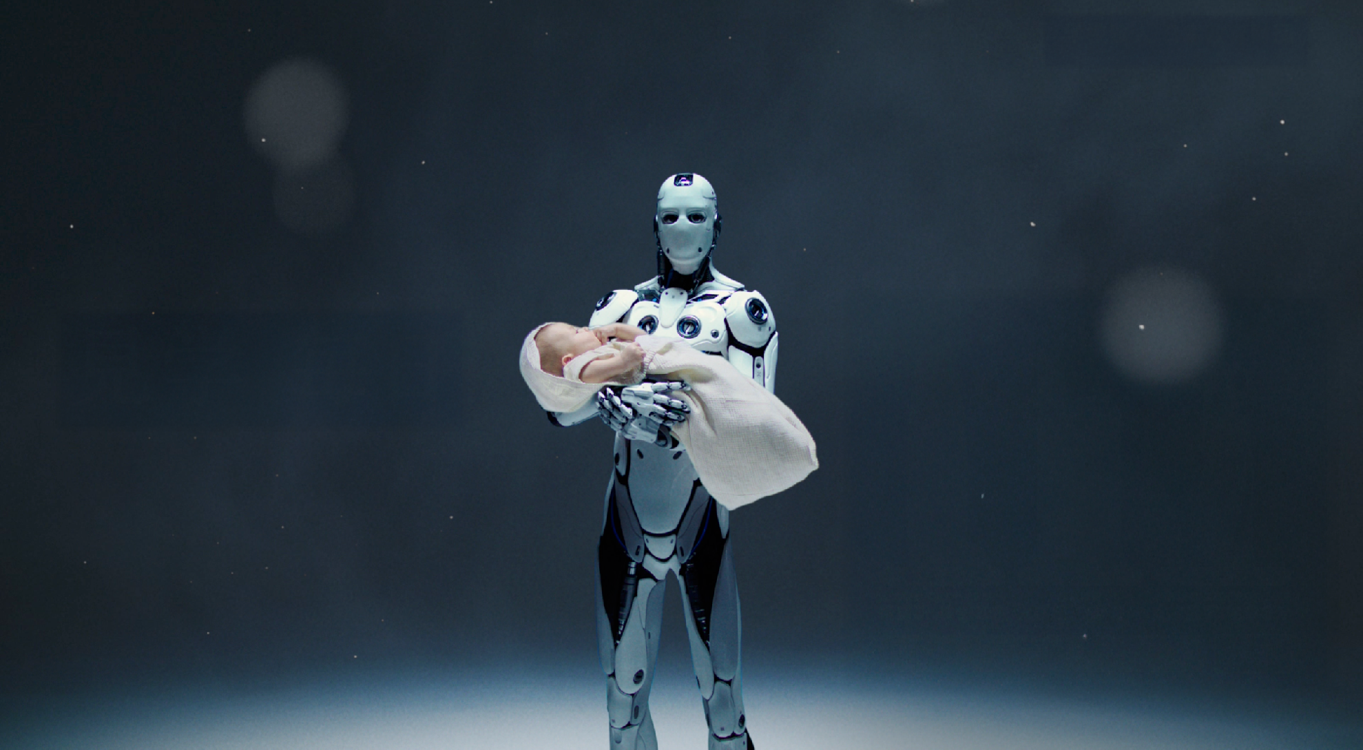 赤ちゃんを抱くアンドロイド — 東京国際工科専門職大学 TVCM「AI」篇より