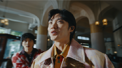 WebCM「耳スピ」カット4